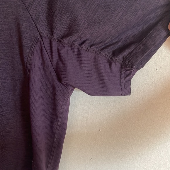 Deep purple Gymshark dry fit gym shirt with mesh detailing on the sides & back - Picture 4 of 6